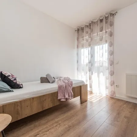 Apartment Dmarie